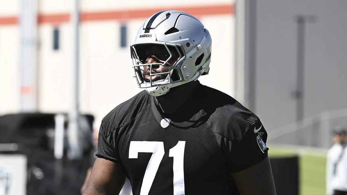  May 28, 2026; Henderson, NV, USA; Las Vegas Raiders offensive tackle DJ Glaze (71) warms up during organized team activities at Intermountain Health Performance Center. Mandatory Credit: Candice Ward-Imagn Images | Candice Ward-Imagn Images 