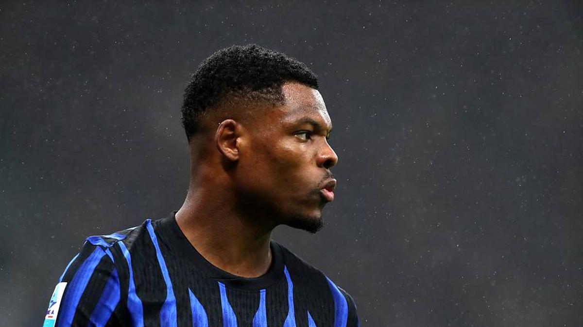  Denzel Dumfries is a dominant wing back. | Marco Luzzani/Getty Images 