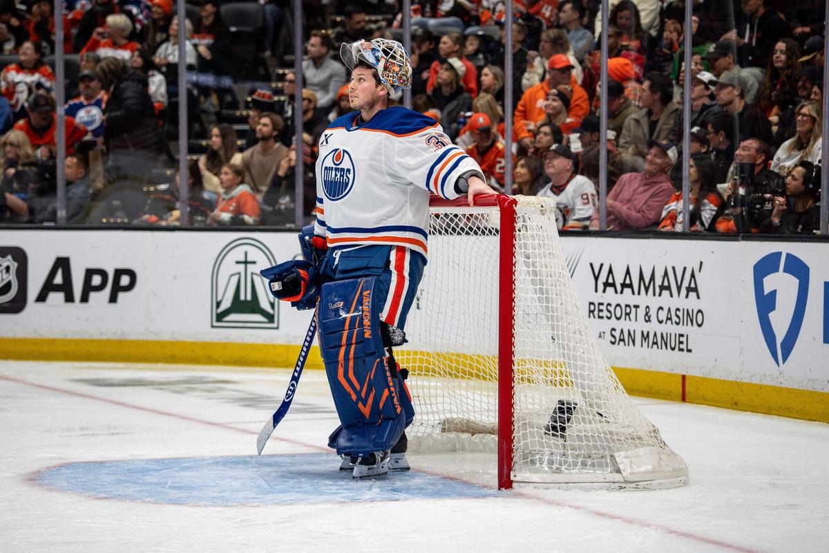  Tristan Jarry had a decent start to the season with the Pittsburgh Penguins but couldn't quite keep it going after the Edmonton Oilers acquired him. (Corinne Votaw-Imagn Images) 