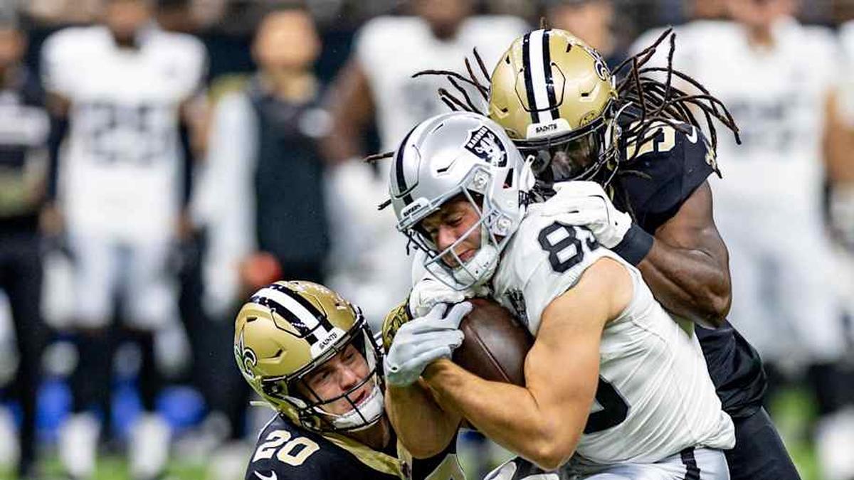  Dec 29, 2024; New Orleans, Louisiana, USA; New Orleans Saints linebacker Pete Werner (20) and linebacker Demario Davis (56) tackle Las Vegas Raiders tight end Brock Bowers (89) during the first half at Caesars Superdome. Mandatory Credit: Stephen Lew-Imagn Images | Stephen Lew-Imagn Images 