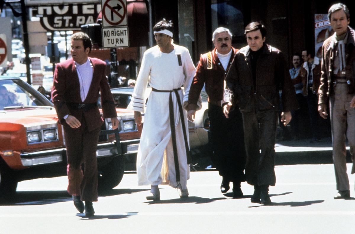 STAR TREK IV: THE VOYAGE HOME, from left: William Shatner, Leonard Nimoy, James Doohan, Walter Koenig, DeForest Kelley, 1986.©Paramount/courtesy Everett Collection