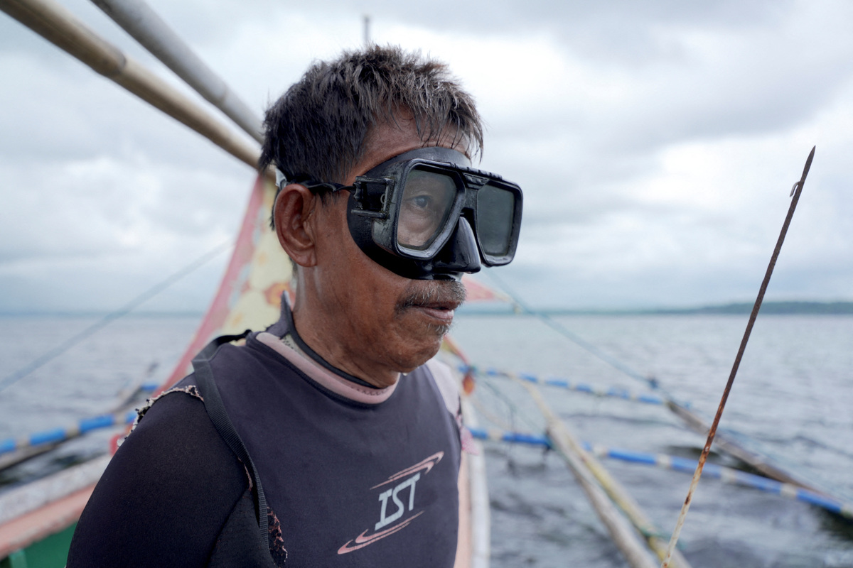 Fisherman Rony Drio, 59, heads out to fish using a makeshift spear gun off the coast of San Salvador, Masinloc, Zambales province, Philippines, July 8, 2026. REUTERS/Adrian Portugal