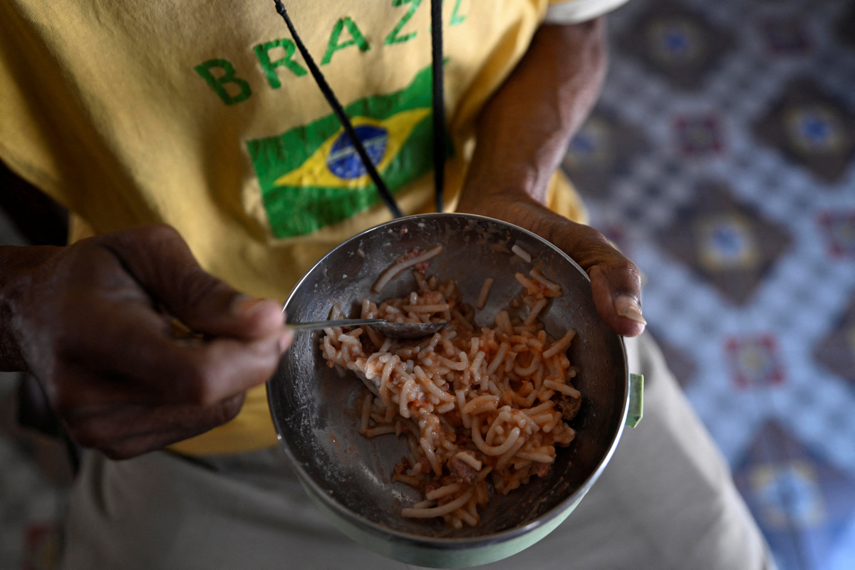 Sagrado Armando Garcia, 85, a retired government bureaucrat writing a book on a borrowed laptop, eats lunch at home in Havana, Cuba, April 28, 2026. Cuba has struggled for years under U.S. sanctions to provide basic services. Garcia said he has faced worsening shortages of food in recent months, leaving him at times dizzy with hunger. "They are leaving us to our fate," he said. REUTERS/Norlys Perez
