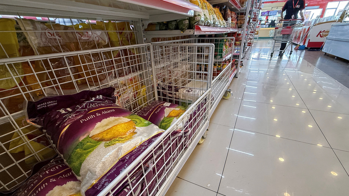 Analysis-Global food inflation is expected to intensify as supply shocks pile up 