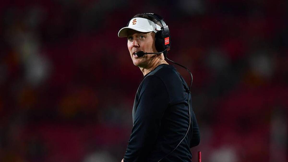  Sep 20, 2025; Los Angeles, California, USA; Southern California Trojans head coach Lincoln Riley watches game action against the Michigan State Spartans during the second half at the Los Angeles Memorial Coliseum. Mandatory Credit: Gary A. Vasquez-Imagn Images | Gary A. Vasquez-Imagn Images 