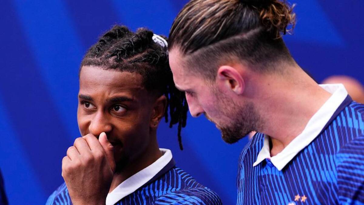  Adrien Rabiot (right) had plenty to say postgame. | Jose Breton/Pics Action/NurPhoto/Getty Images 