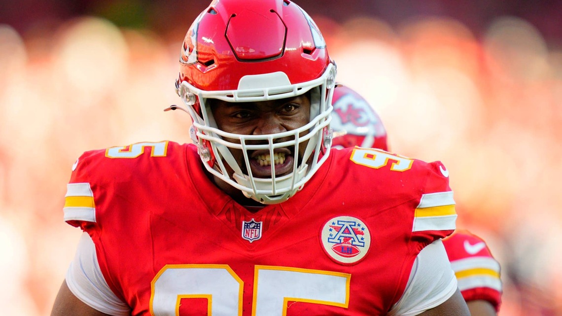 Chris Jones' Behavior Toward Chiefs Coach Draws Attention During Chargers Game 