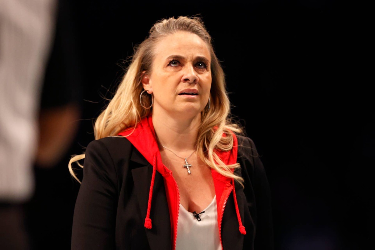  NEW YORK, NEW YORK - OCTOBER 18: Las Vegas Aces head coach Becky Hammon reacts in the second quarter against the New York Liberty during Game Four of the 2023 WNBA Finals at Barclays Center on October 18, 2023 in New York City. (Photo by Sarah Stier/Getty Images) 