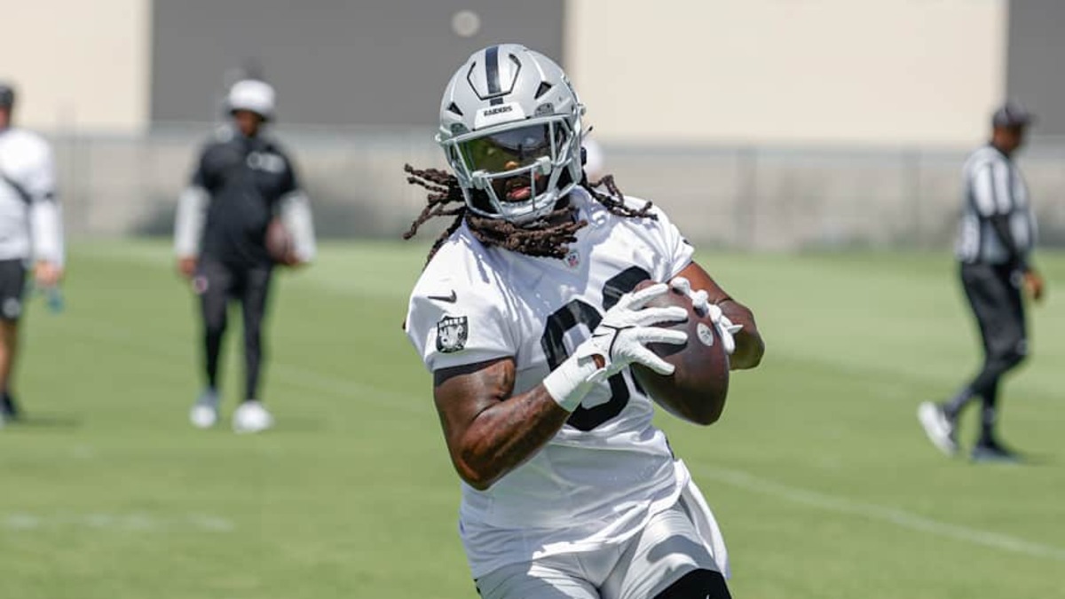  Las Vegas Raiders TE Ian Thomas | Darrell Craig Harris, On SI 