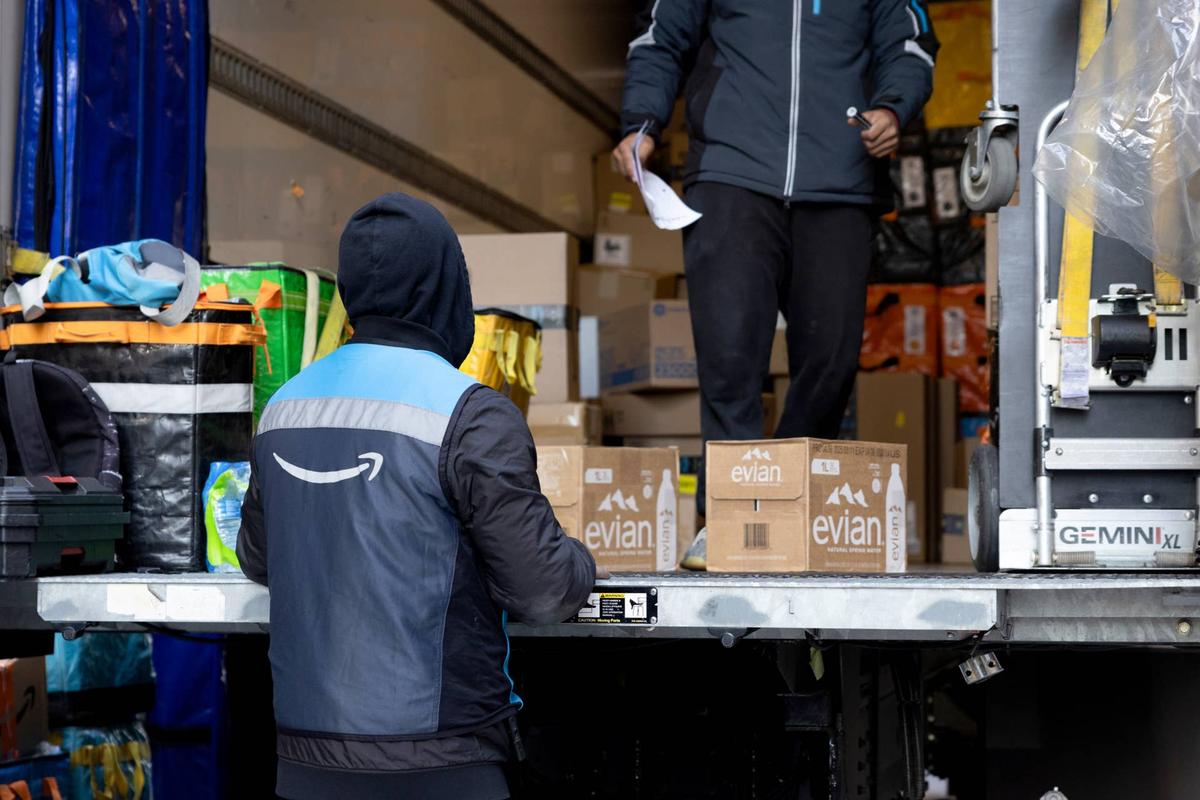  A recent lawsuit claims Amazon has refused to ask the U.S. government for a tariff refund. 