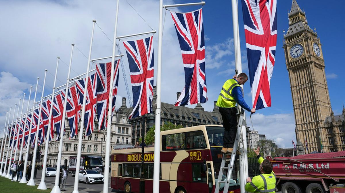 Workers put up Union flags at Parliament Square in London as the premiership of British Prime Minister Keir Starmer looks increasingly threatened. AP Photo/ Kin Cheung. 