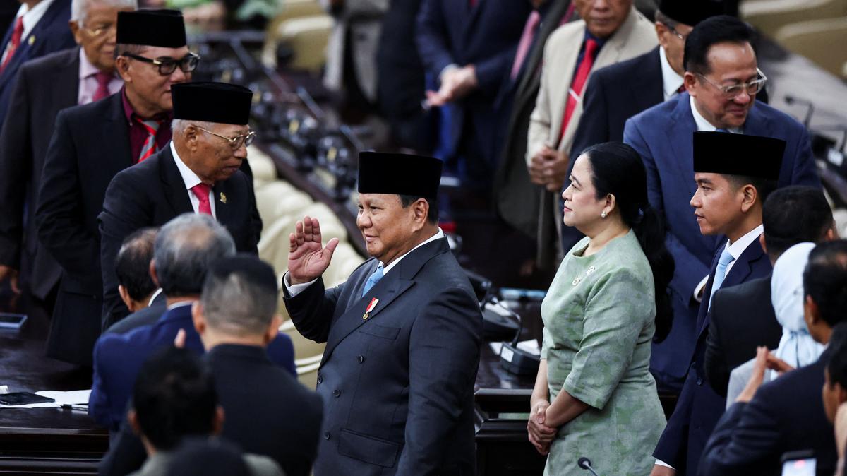 Indonesian President Prabowo Subianto gestures as he walks at the parliament building to deliver his speech on economic policies and the 2027 fiscal plan in Jakarta, Indonesia, May 20, 2026. REUTERS/Willy Kurniawan