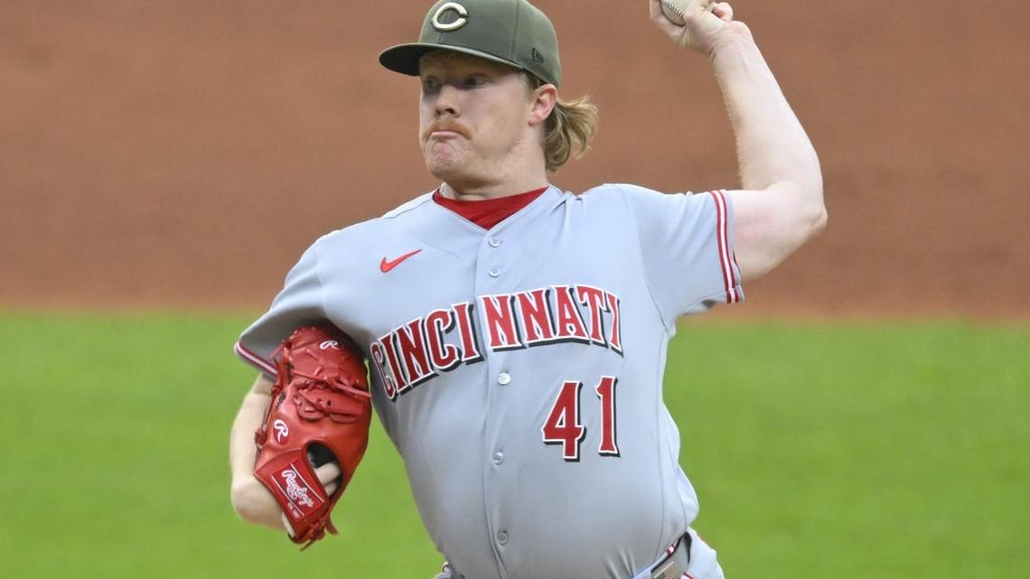 Reds hold off Guardians push to win second straight 