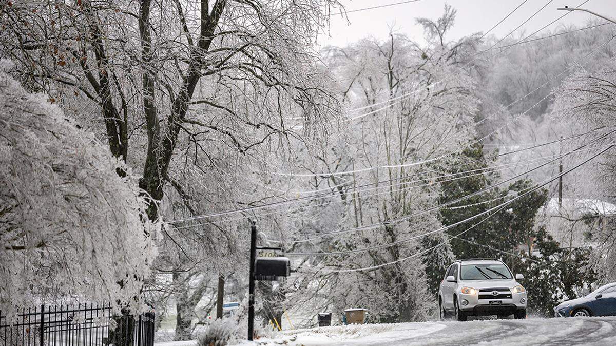 Snow and ice in Nashville, Tennessee, on Sunday. Extreme cold warnings are in effect from Texas and the Deep South northward through the Midwest and Ohio Valley and into parts of the Mid-Atlantic and Northeast through Wednesday.