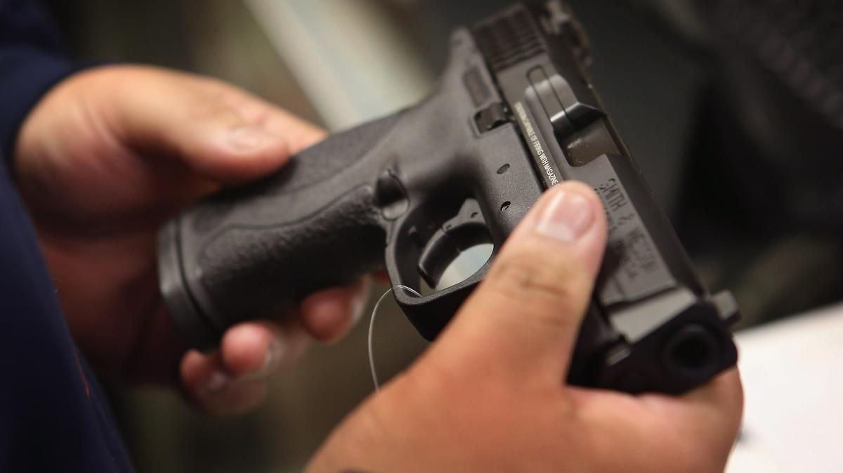 Acusan a un hombre de exportar ilegalmente armas de fuego desde la Florida a Trinidad y Tobago.