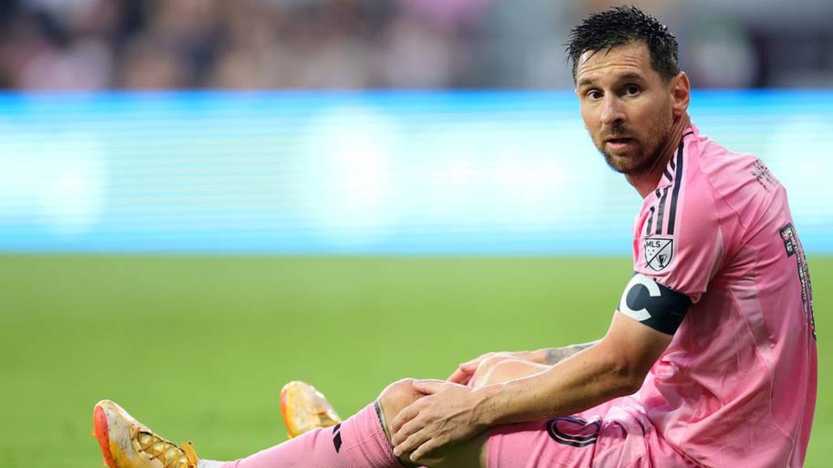  Messi left the game midway through the second half. | Megan Briggs/Getty Images 