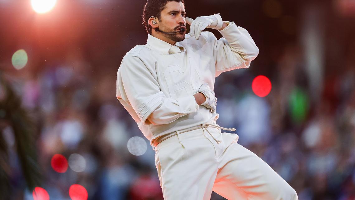 Congresistas republicanos piden a la FCC multar y "encerrar" a Bad Bunny por el Super Bowl