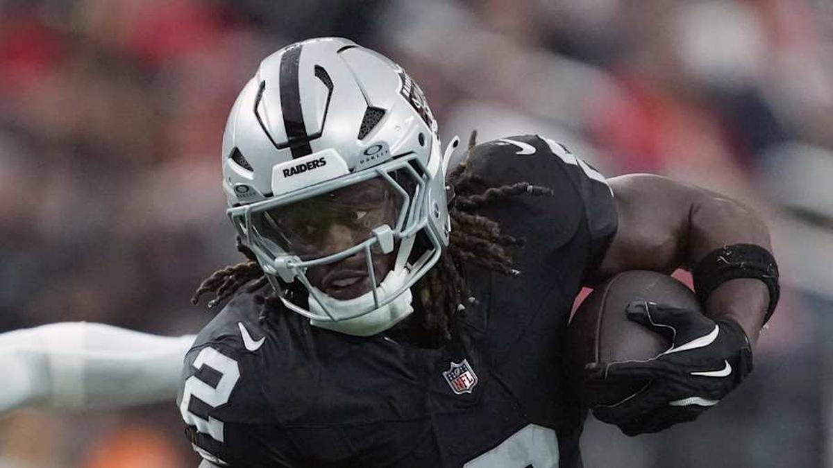  Jan 4, 2026; Paradise, Nevada, USA; Las Vegas Raiders running back Ashton Jeanty (2) carries the ball against Kansas City Chiefs linebacker Drue Tranquill (23) in the first half at Allegiant Stadium. Mandatory Credit: Kirby Lee-Imagn Images | Kirby Lee-Imagn Images 