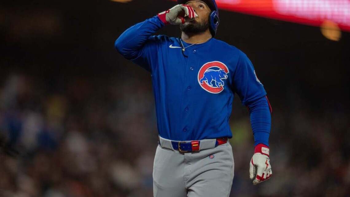 Cubs score early, often in taking down Giants 