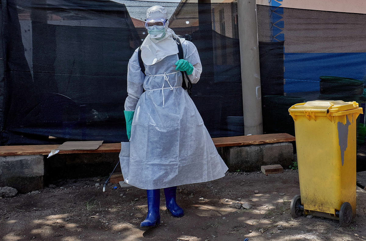 A Red Cross worker wearing personal protective equipment (PPE) disinfects, after handling the man who died of Ebola virus at the Centre Medical Evangelique (CME), in Hoho commune, as aid agencies intensify efforts to contain the Ebola outbreak caused by the Bundibugyo virus, before his burial in Bunia town, Ituri province, Democratic Republic of Congo, June 10, 2026. REUTERS/Gradel Muyisa Mumbere