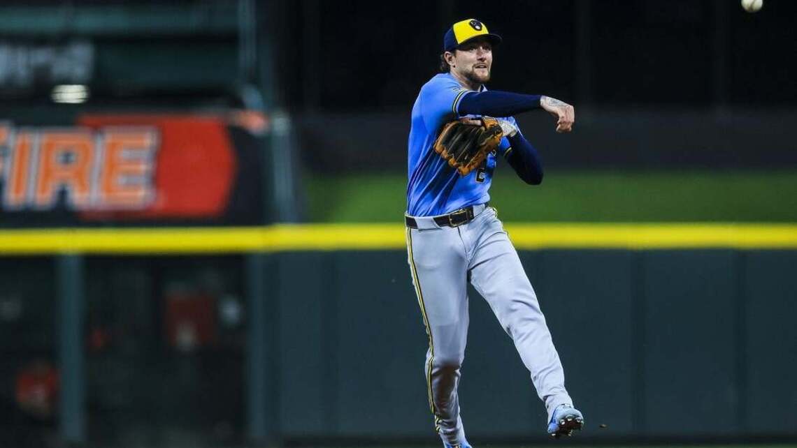 At their home away from home, Brewers pursue another win against Reds 