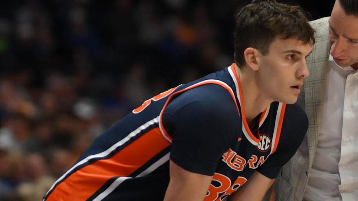  Mar 12, 2026; Nashville, TN, USA; Auburn Tigers head coach Steven Pearl talks with forward Filip Jovic (38) against the Tennessee Volunteers during the first half at Bridgestone Arena. Mandatory Credit: Steve Roberts-Imagn Images | Steve Roberts-Imagn Images 