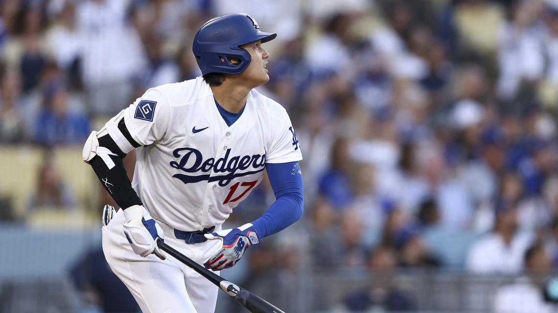 Dodgers' defense and bullpen don't hold up in loss to Diamondbacks 