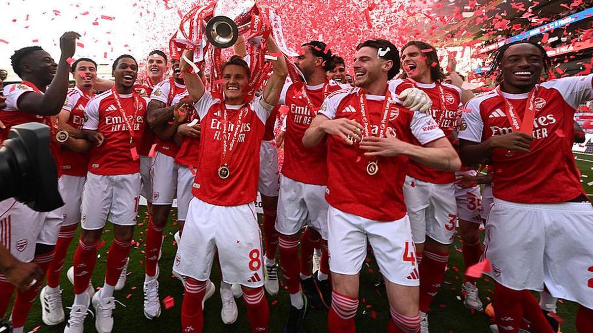  A return to the Premier League to strengthen the champions could be Álvarez's next move. | Stuart MacFarlane/Arsenal FC/Getty Images 