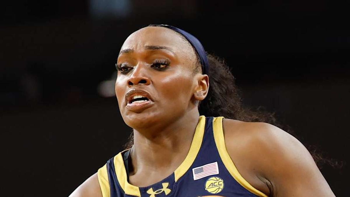  Mar 27, 2026; Fort Worth, TX, USA; Notre Dame Fighting Irish guard Kk Bransford (14) drives to the basket ahead of Vanderbilt Commodores guard Mikayla Blakes (1) during the first half at Dickies Arena. Mandatory Credit: Chris Jones-Imagn Images | Chris Jones-Imagn Images 