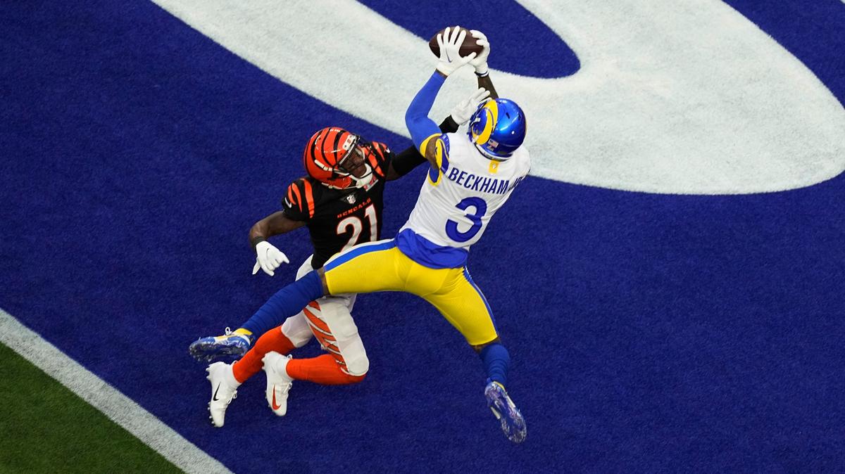 Los Angeles Rams wide receiver Odell Beckham Jr. (3) grabs a pass for a touchdown as Cincinnati Bengals cornerback Mike Hilton (21) defends during the first half of the NFL Super Bowl 56 football game Sunday, Feb. 13, 2022, in Inglewood, Calif. (AP Photo/Matt Rourke)