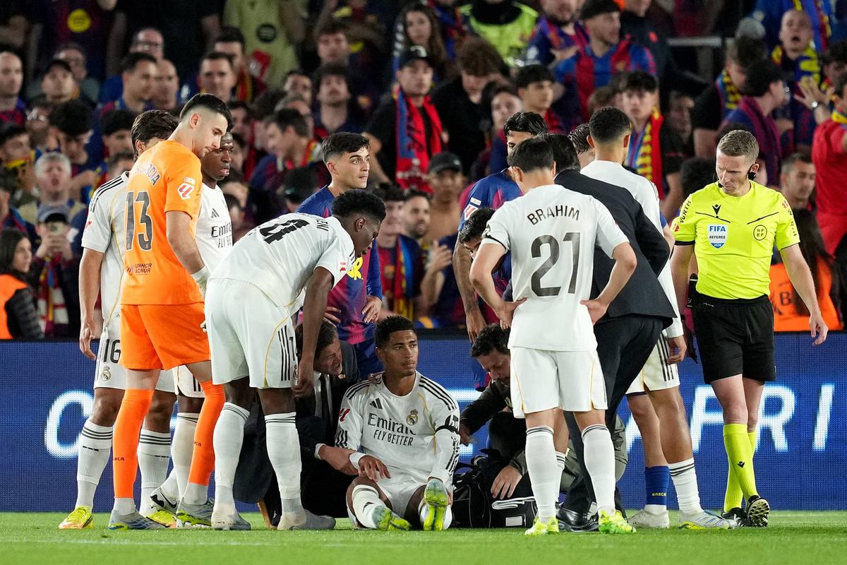  Jude Bellingham receives medical treatment after colliding with Eric Garcia during the LaLiga match between FC Barcelona and Real Madrid CF.