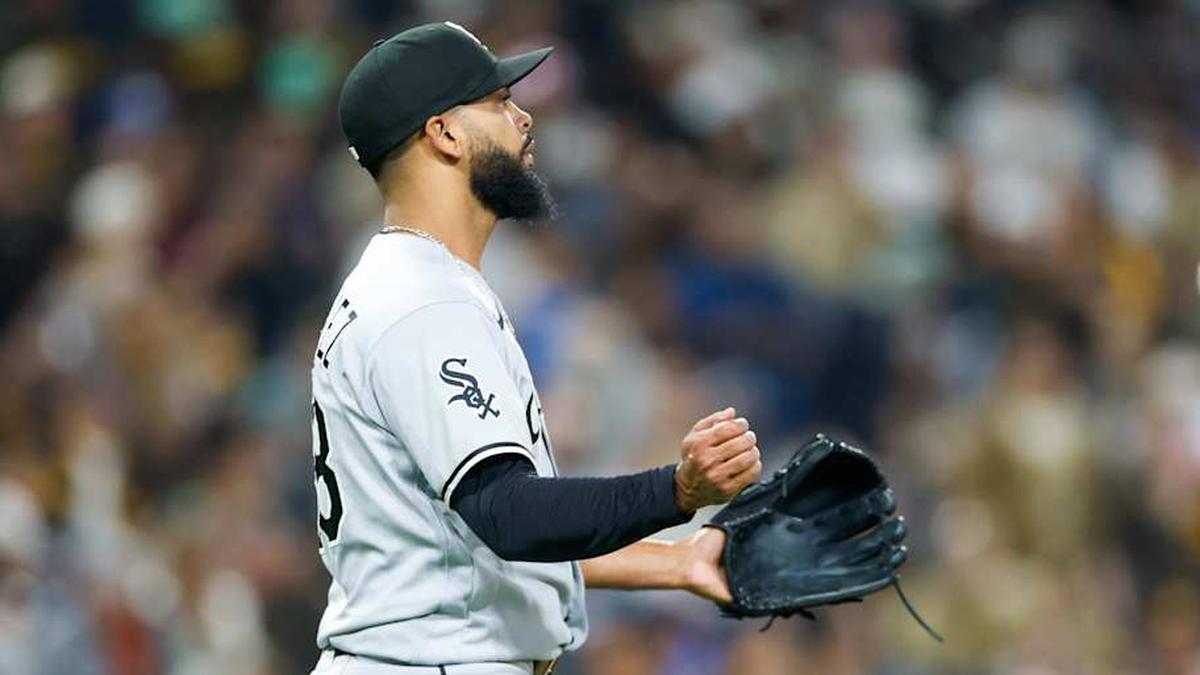  May 2, 2026; San Diego, California, USA; Chicago White Sox relief pitcher Seranthony Dominguez (58) celebrates after defeating the San Diego Padres at Petco Park. | David Frerker-Imagn Images 