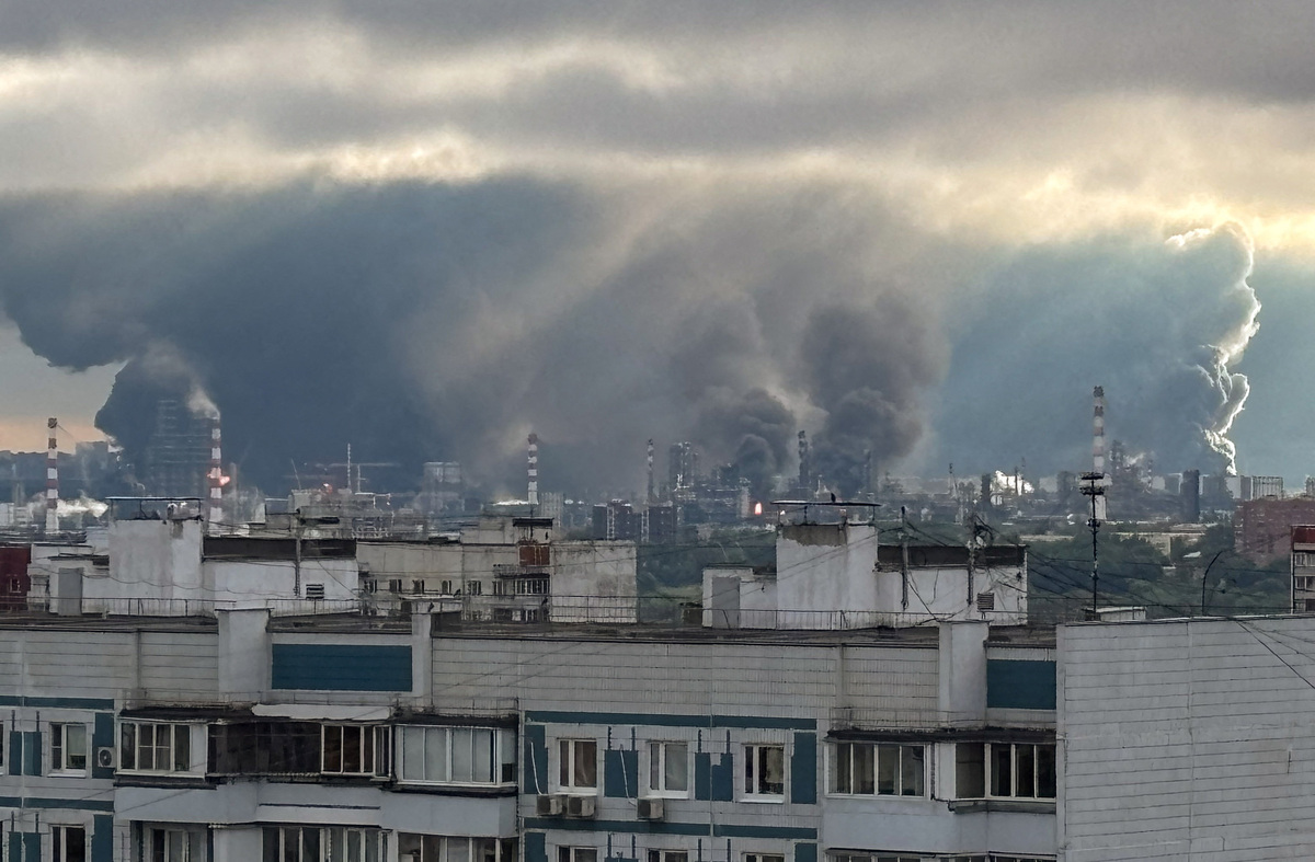 Thick plumes of smoke with flames rise from an oil refinery following what the authorities say is a Ukrainian drone strike in the course of Russia-Ukraine conflict, in Moscow, Russia, June 18, 2026, in this picture obtained from social media. SOCIAL MEDIA/via REUTERS