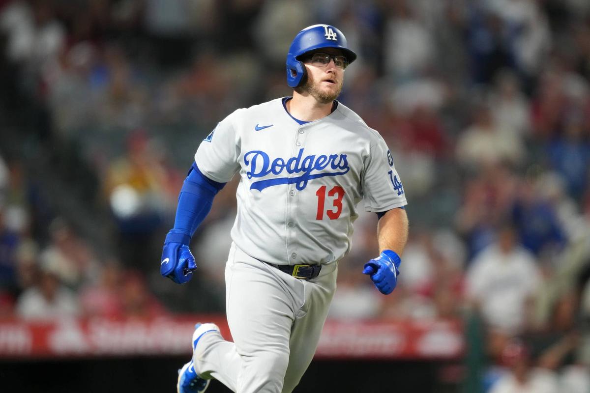  Los Angeles Dodgers third baseman Max Muncy (13) © Kirby Lee-Imagn Images