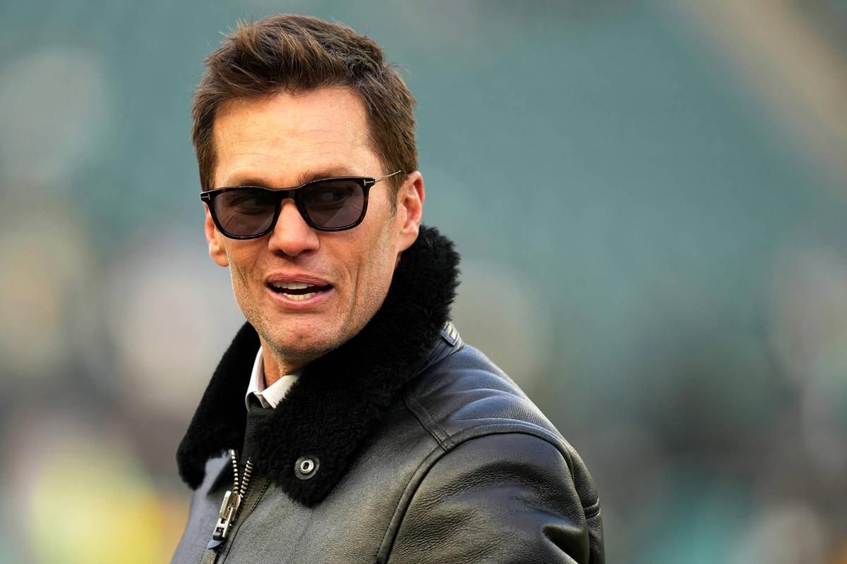  Tom Brady on the field. (Photo by Mitchell Leff/Getty Images) 