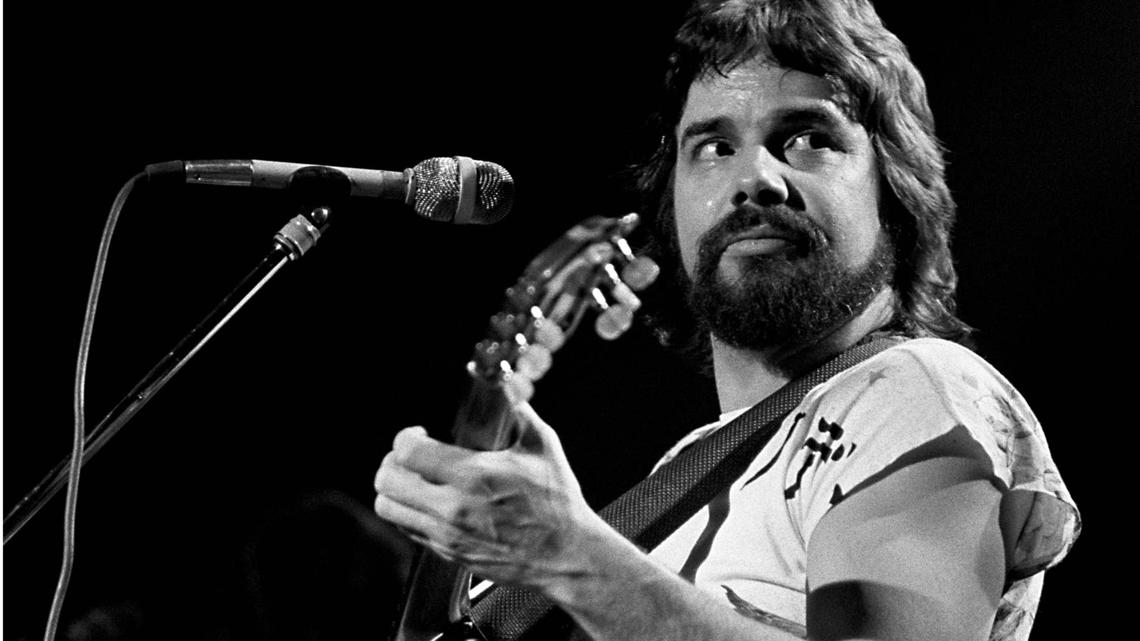 1982 Top 10 Storytelling Smash With a Jimmy Buffett Vibe Was a Breakout Hit 