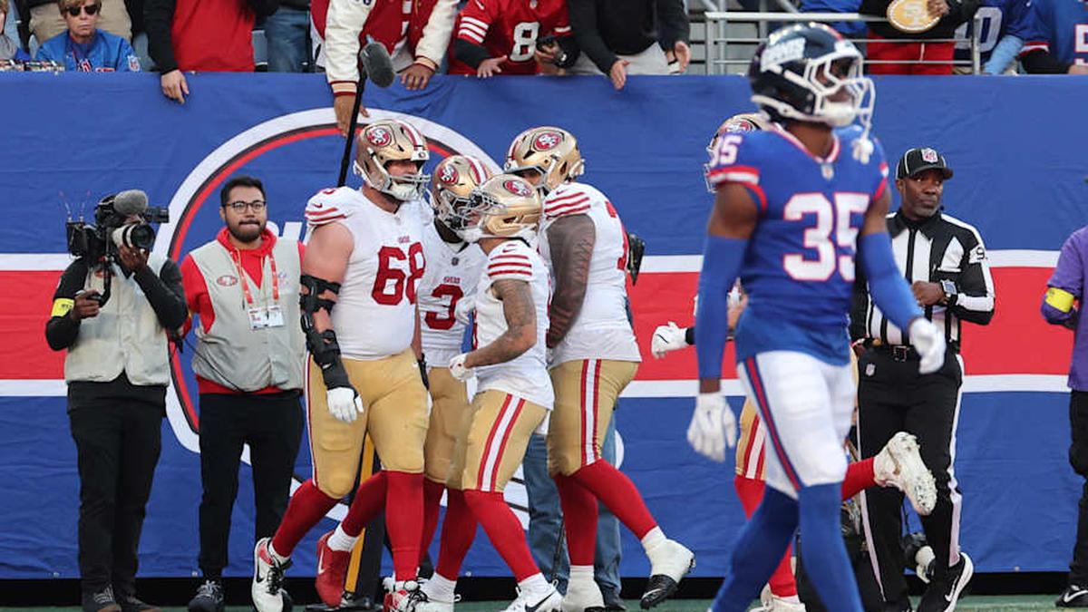  Nov 2, 2025; East Rutherford, New Jersey, USA; San Francisco 49ers running back Brian Robinson Jr. (3) reacts with teammates after scoring a touchdown against the New York Giants during the second half at MetLife Stadium. Mandatory Credit: Ed Mulholland-Imagn Images | Ed Mulholland-Imagn Images 
