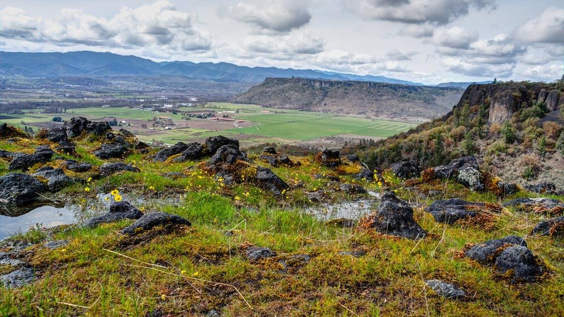 Southern Oregon's Table Rocks are home to rattlesnakes. 