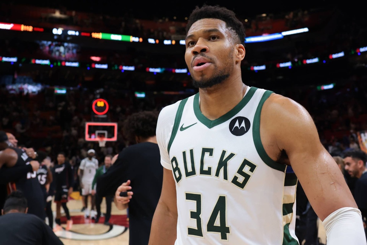  Milwaukee Bucks forward Giannis Antetokounmpo (34) © Sam Navarro-Imagn Images