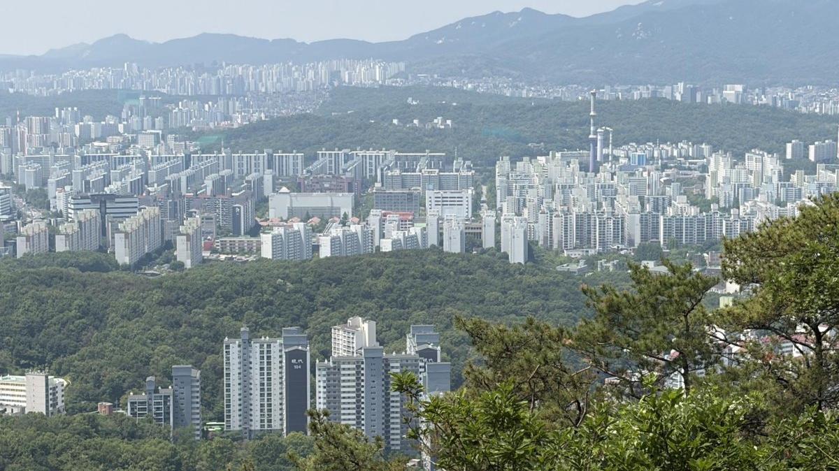 Apartment complexes in Seoul are seen from Mount Bulam on May 16, 2026. Photo by Hyojoon Jeon / UPI
                                            