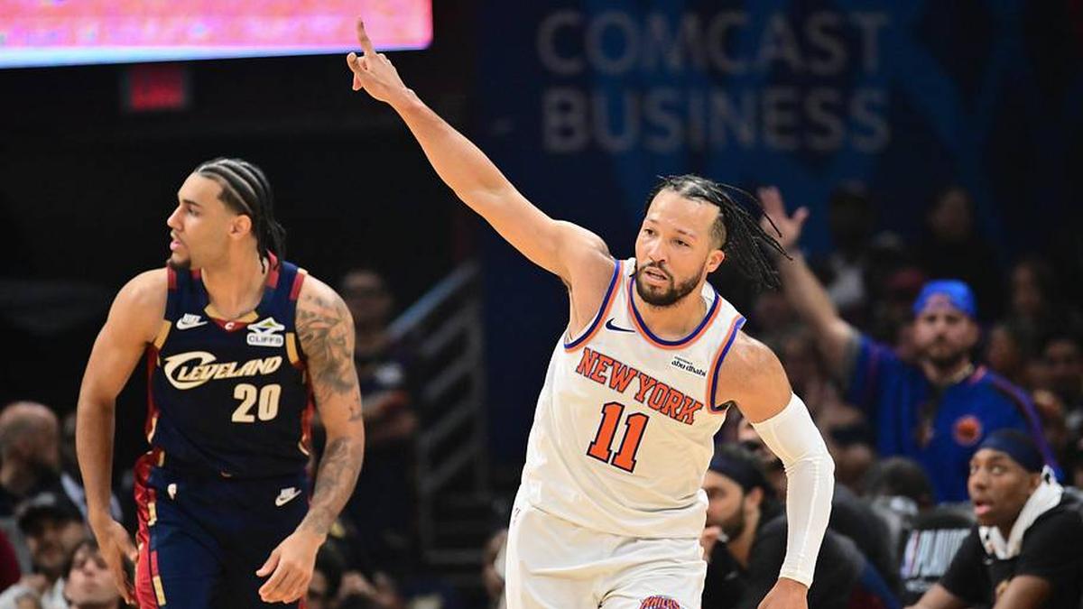  May 25, 2026; Cleveland, Ohio, USA; New York Knicks guard Jalen Brunson (11) reacts in the third quarter against the Cleveland Cavaliers during game four of the eastern conference finals for the 2026 NBA playoffs at Rocket Arena. | Ken Blaze-Imagn Images 
