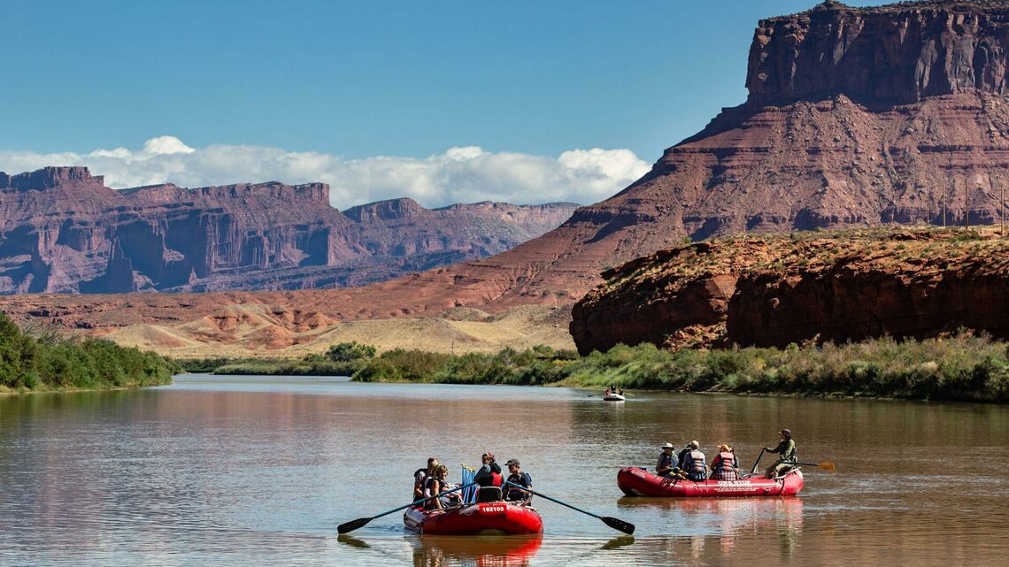 Small businesses at the gateways to America's national parks face 4 big risks – including changing boundaries and extreme weather 