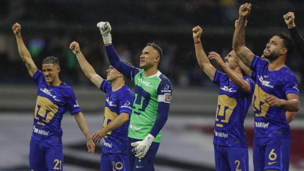 Jugadores de Pumas reaccionan al finalizar un partido por los cuartos de final de la Liga MX entre América y Pumas en el estadio Banorte, en Ciudad de México (México). Imagen de archivo. EFE/ Isaac Esquivel