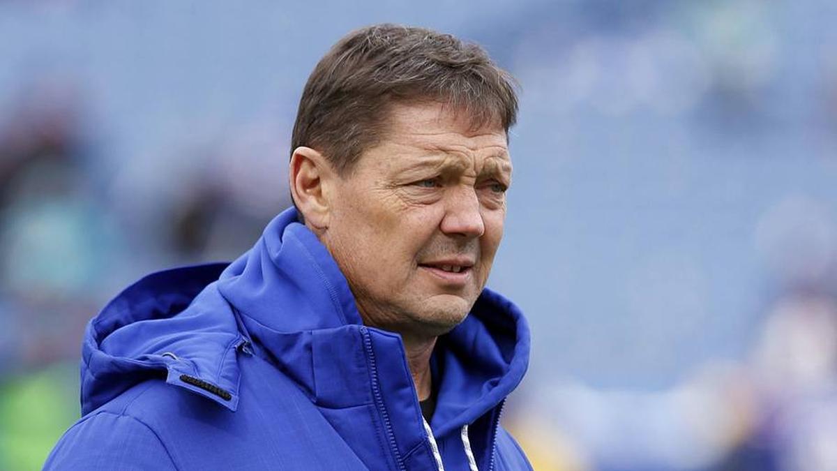  Dec 17, 2017; Orchard Park, NY, USA; Buffalo Bills offensive coordinator Rick Dennison on the field before a game against the Miami Dolphins at New Era Field. Mandatory Credit: Timothy T. Ludwig-Imagn Images | Timothy T. Ludwig-Imagn Images 