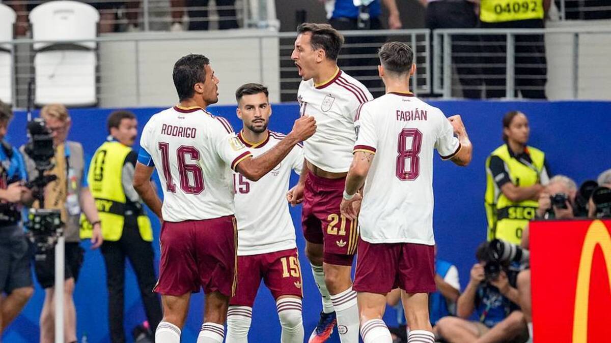  Mikel Oyarzabal (middle) fired Spain into the lead. | Erick W. Rasco/Sports Illustrated 