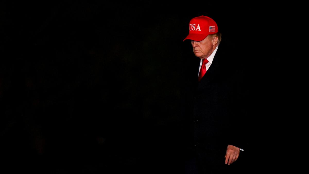U.S. President Donald Trump arrives at the White House in Washington, D.C., U.S., April 12, 2026. REUTERS/Annabelle Gordon