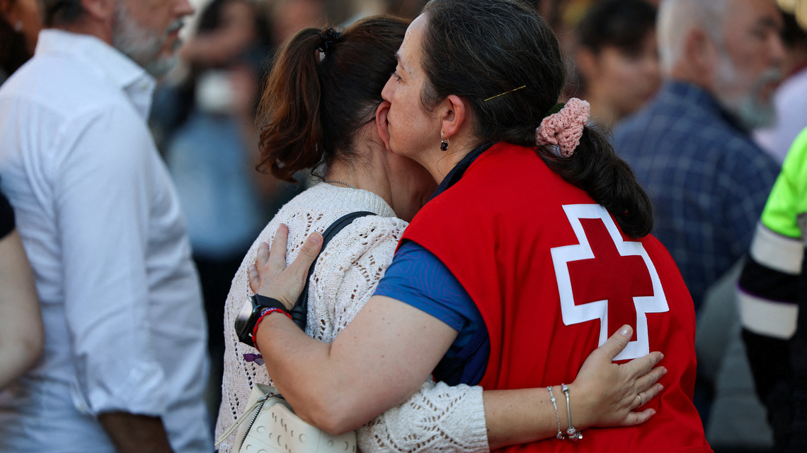 Spanish town rallies to help victims of deadly train crash 