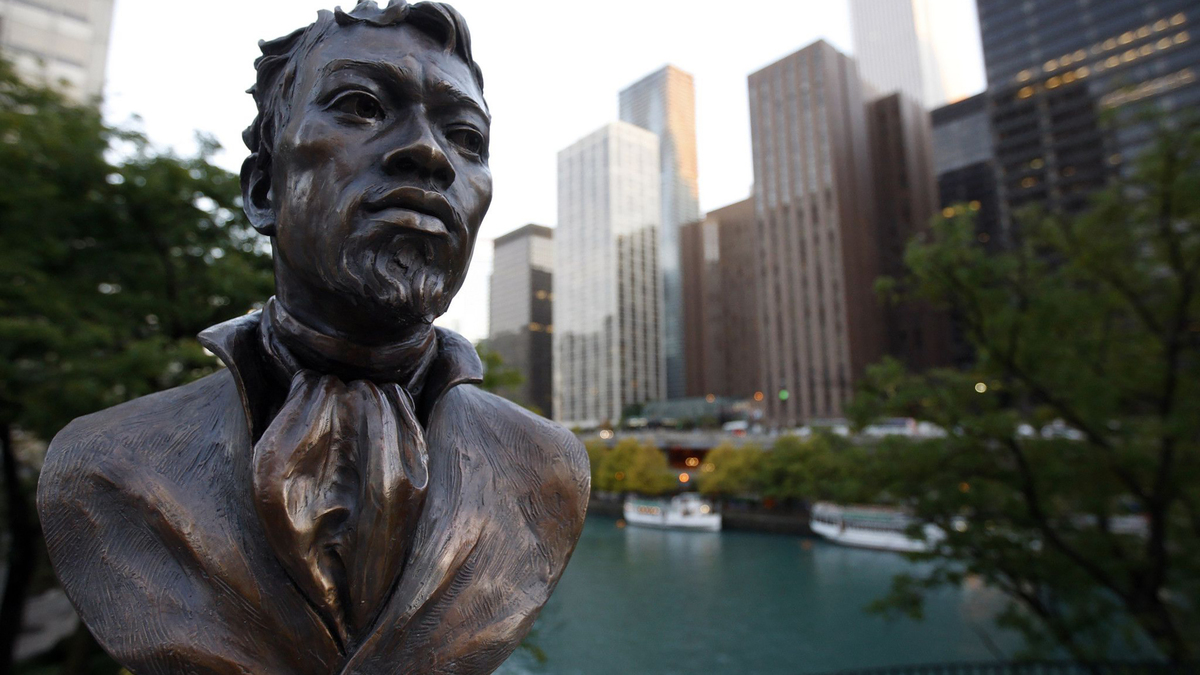 A statue of Jean Baptiste Pointe DuSable along North Michigan Avenue in 2009. (Brian Cassella/Chicago Tribune/TNS)
