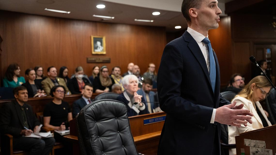 Alaska House caucuses at odds over drawing $500 million from state savings
