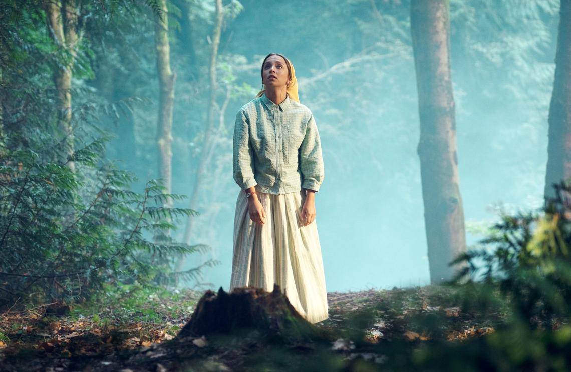  Fra Fee and Asa Butterfield in Unchosen.Netflix 